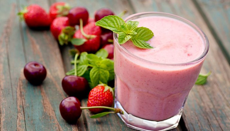 Rețete de smoothie-uri pentru zilele de vară
