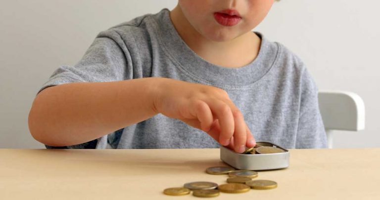 3 lectii despre bani pe care sa le transmiti copiilor in acest an scolar