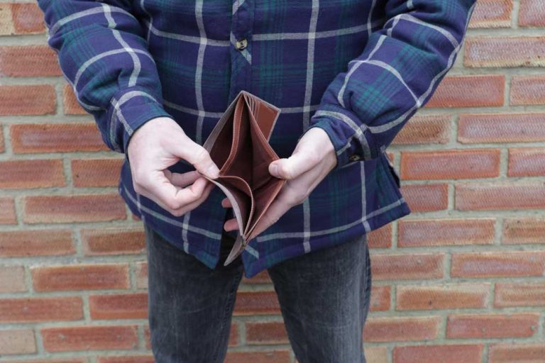 4 greseli financiare pe care sigur le-ai facut pana la 30 de ani